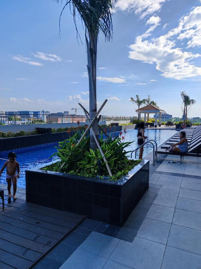 Schoenes Apartment Mit Pool-Nutzung Manila Esterno foto