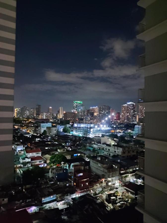 Schoenes Apartment Mit Pool-Nutzung Manila Esterno foto