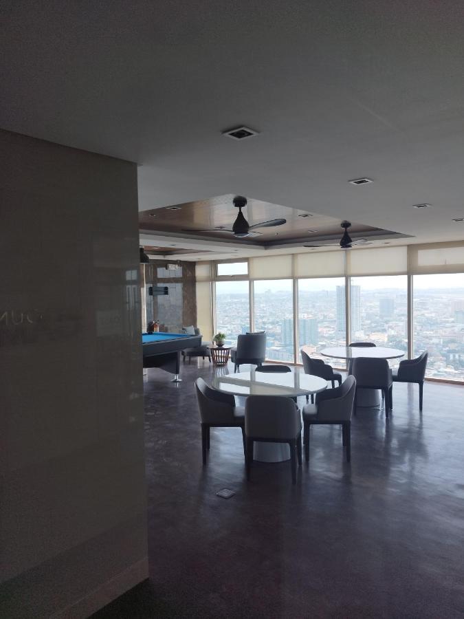 Schoenes Apartment Mit Pool-Nutzung Manila Esterno foto